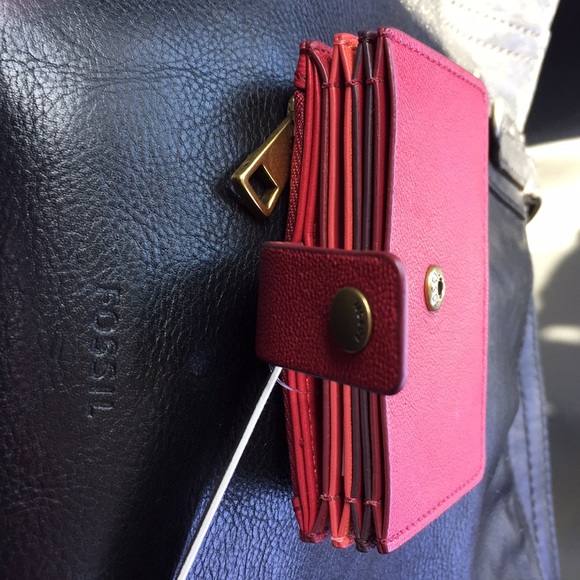 NWT FOSSIL RED VELVETMINI-TAB CARRIER W/zip - Picture 4 of 5